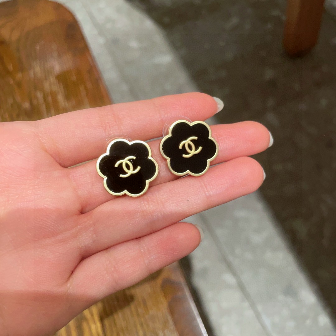  香奈儿✨山茶花双C耳钉