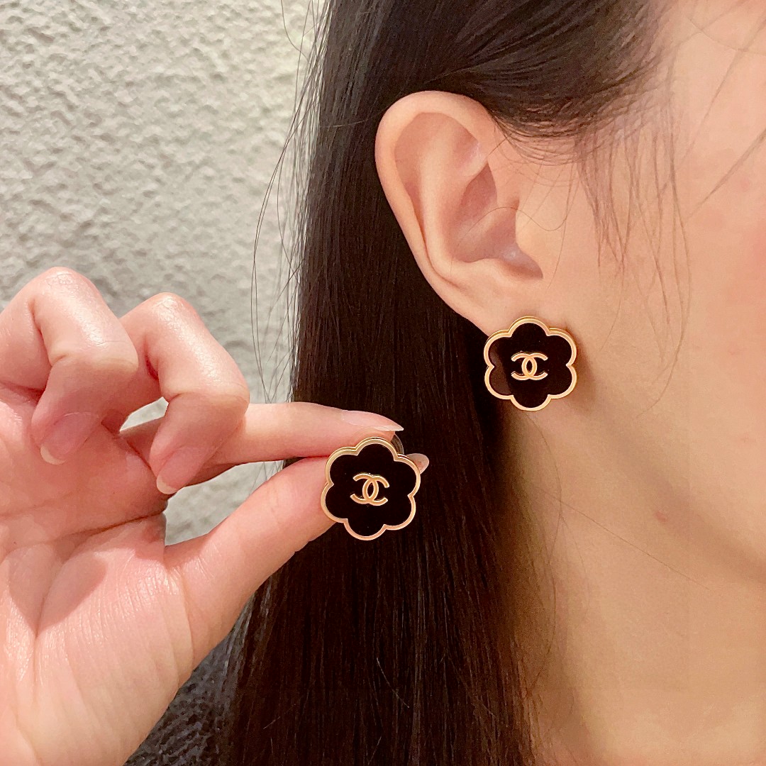  香奈儿✨山茶花双C耳钉