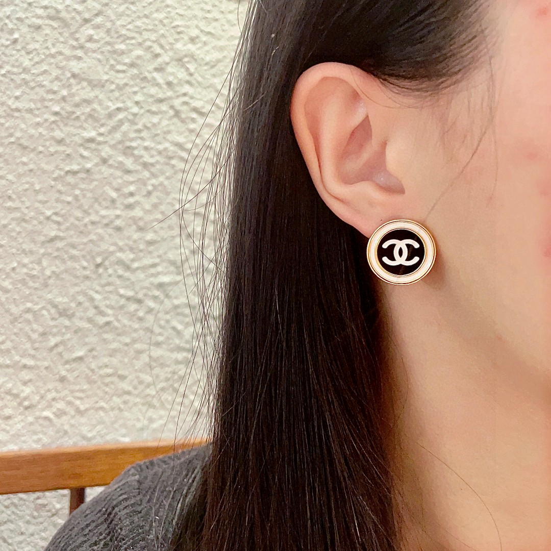  香奈儿✨经典双C耳钉