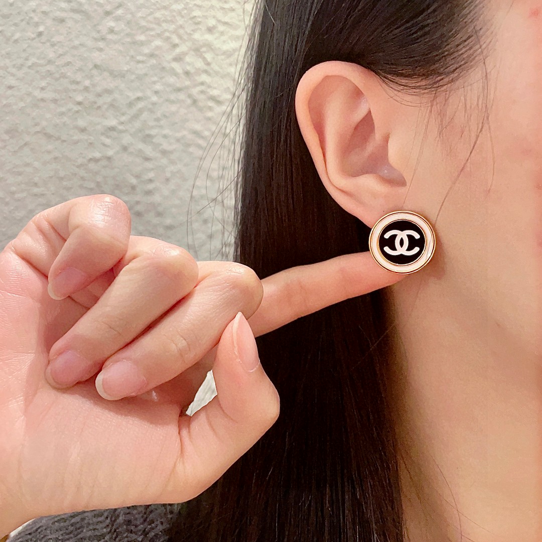   香奈儿✨经典双C耳钉