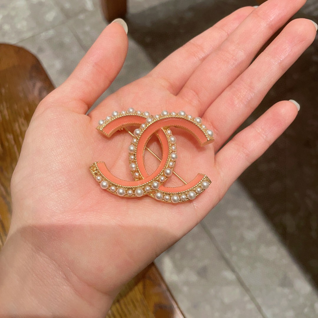  香奈儿✨珍珠经典双C胸针