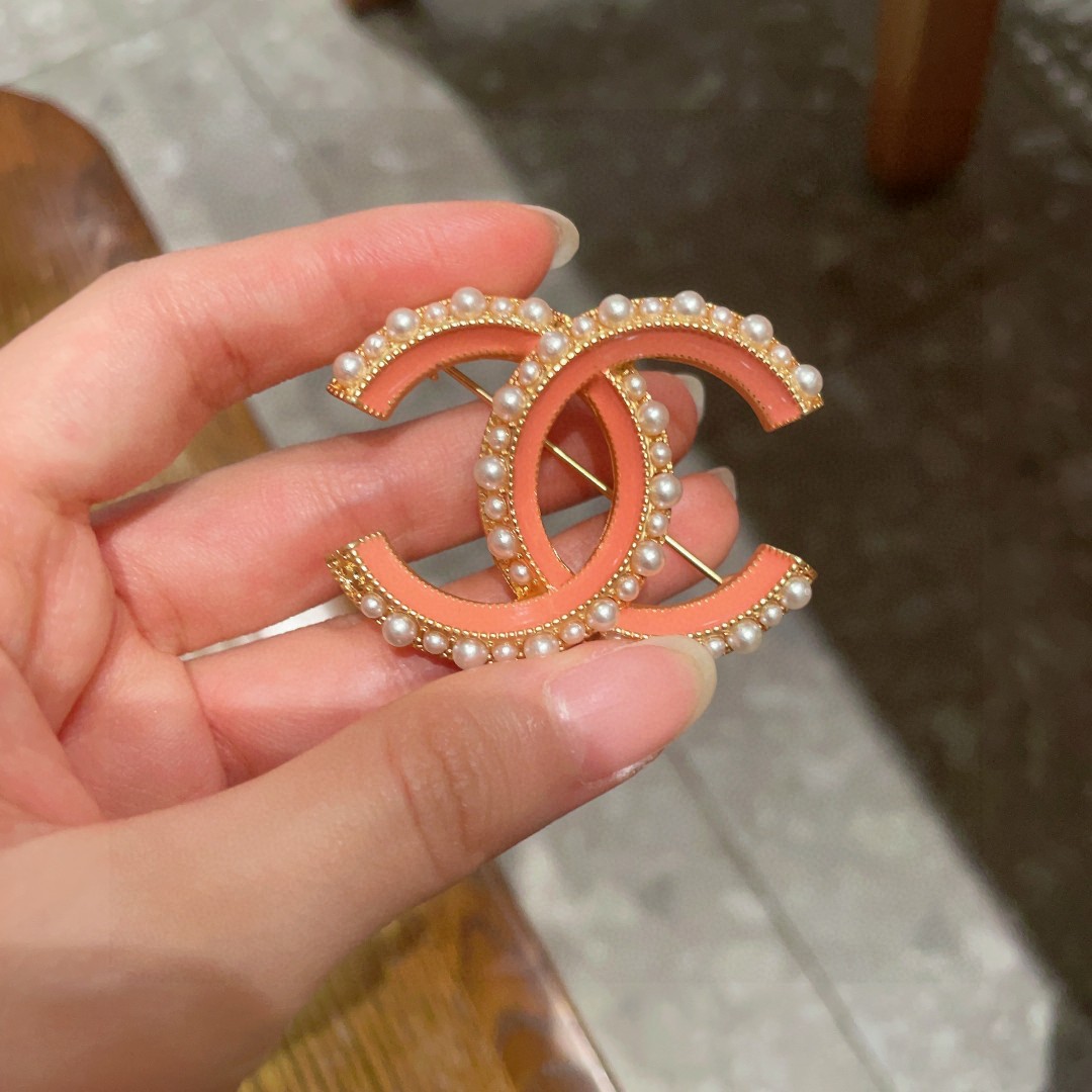  香奈儿✨珍珠经典双C胸针