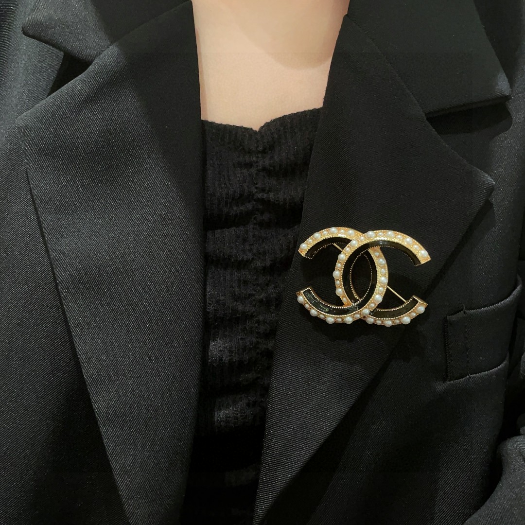  香奈儿✨珍珠经典双C胸针