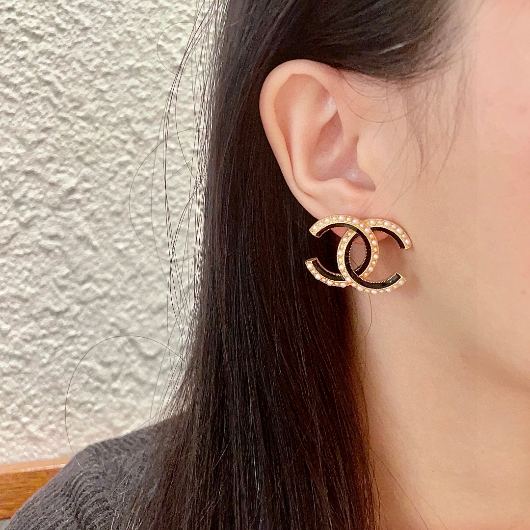  香奈儿✨珍珠经典双C耳钉