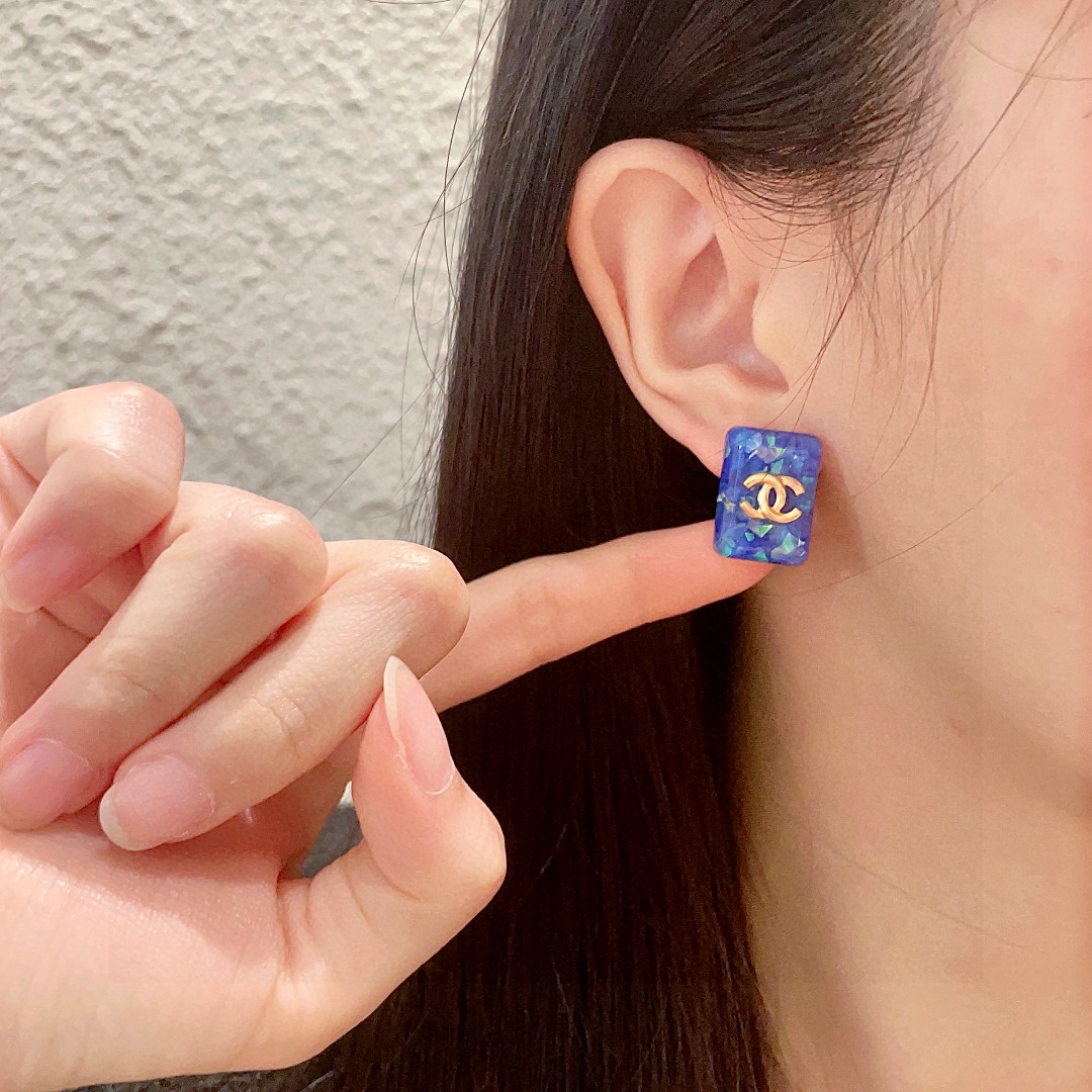  香奈儿✨糖果色双C耳钉