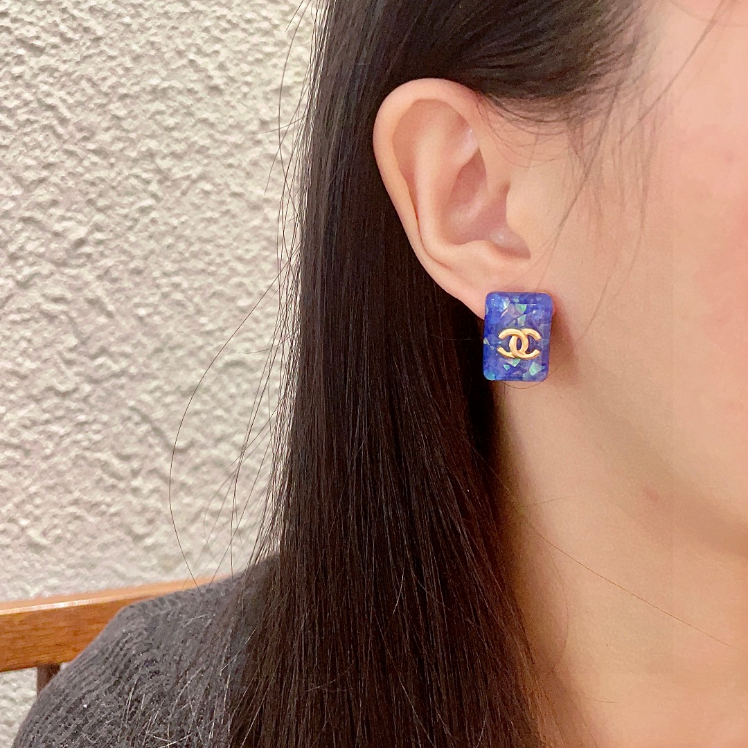  香奈儿✨糖果色双C耳钉