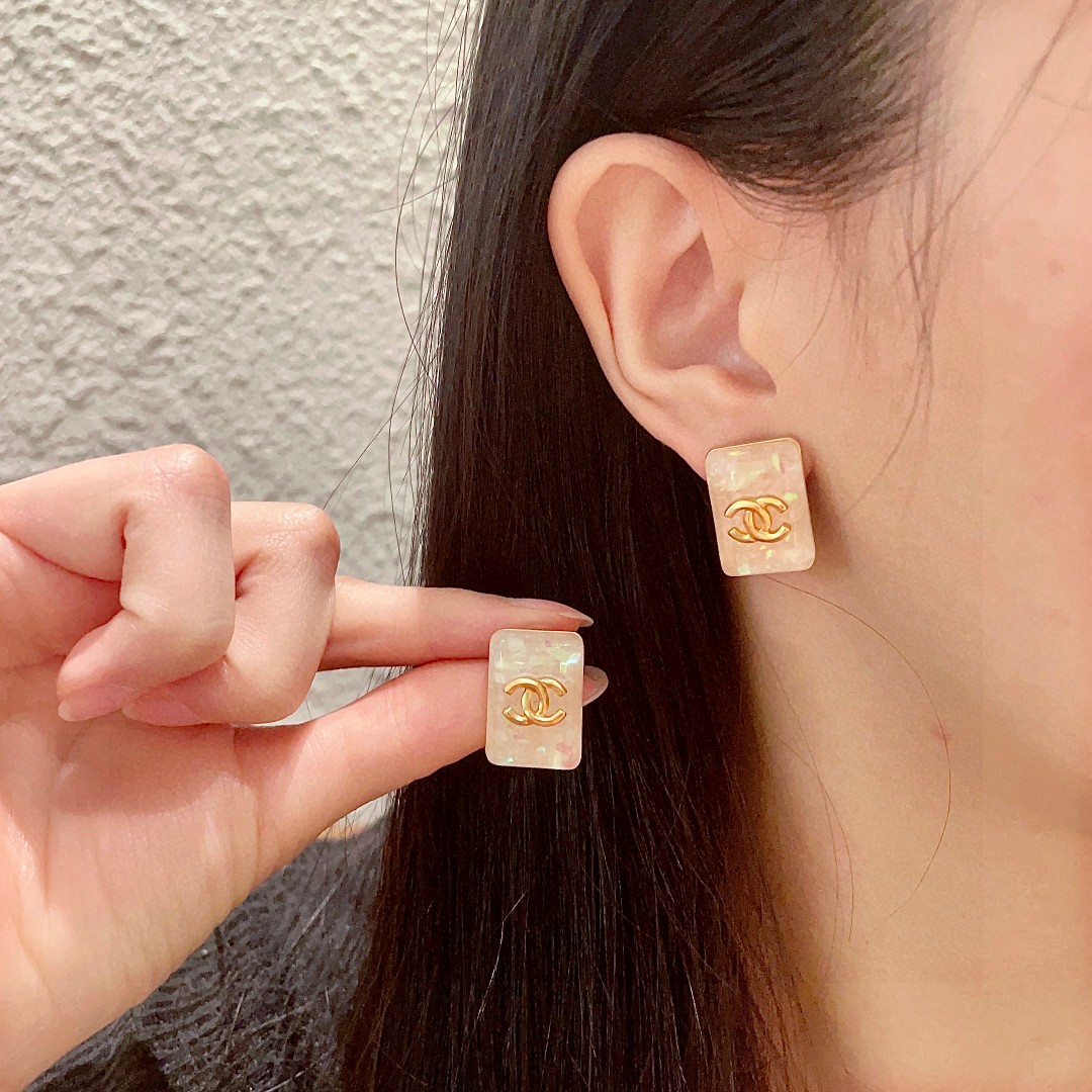  香奈儿✨糖果色双C耳钉