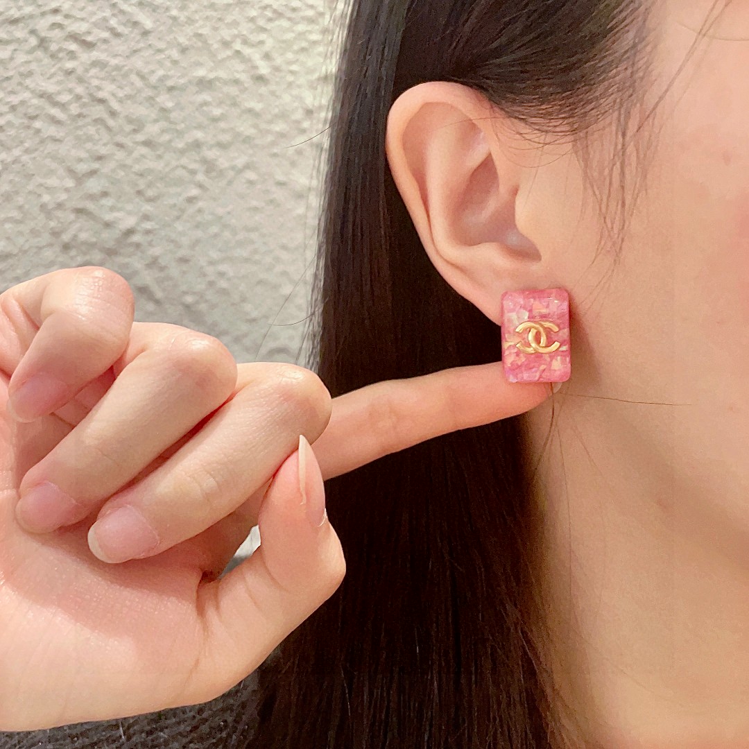  香奈儿✨糖果色双C耳钉