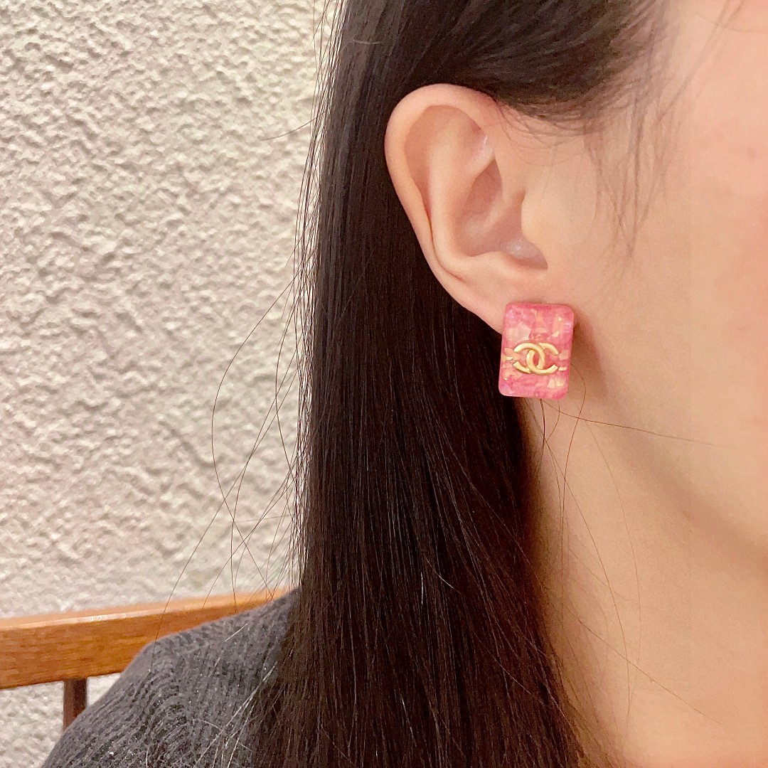  香奈儿✨糖果色双C耳钉