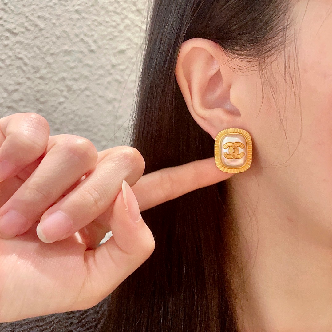  香奈儿✨经典双C耳钉