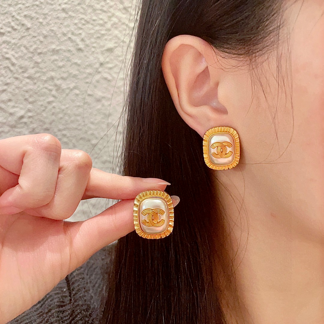 香奈儿✨经典双C耳钉