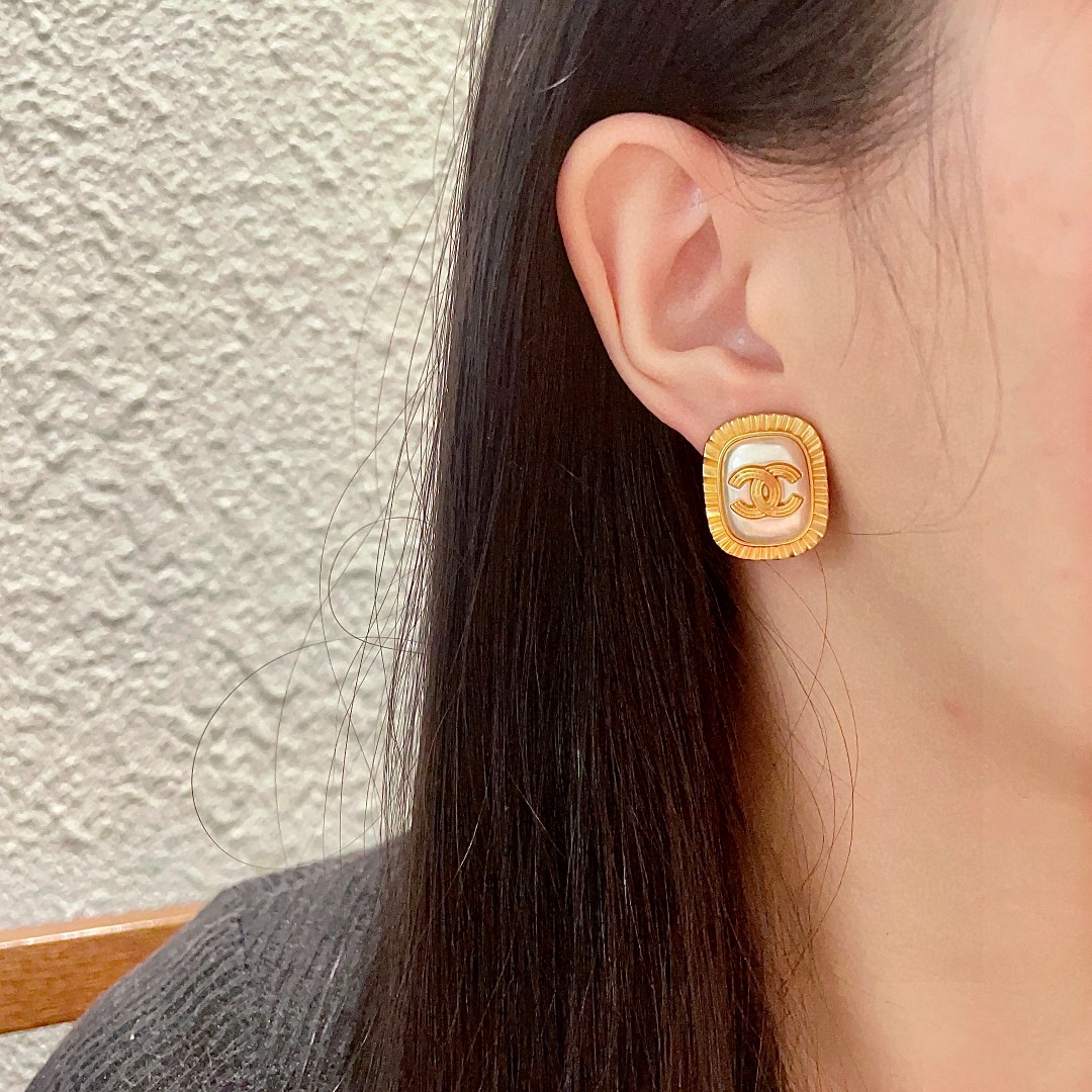  香奈儿✨经典双C耳钉