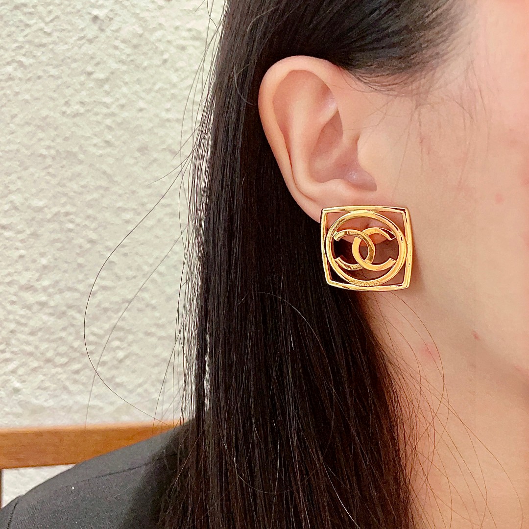  香奈儿✨经典双C字母耳钉
