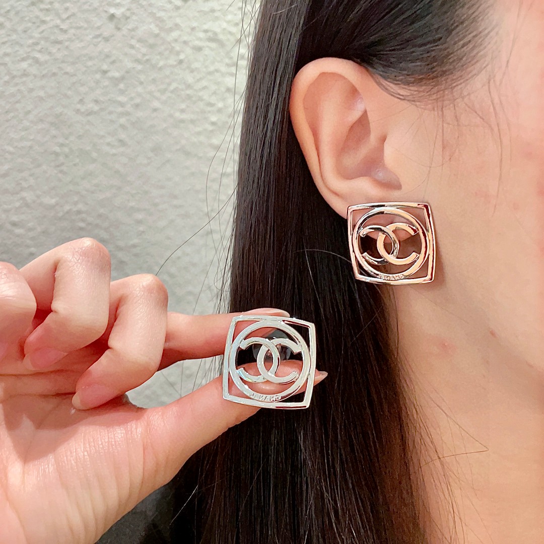  香奈儿✨经典双C字母耳钉