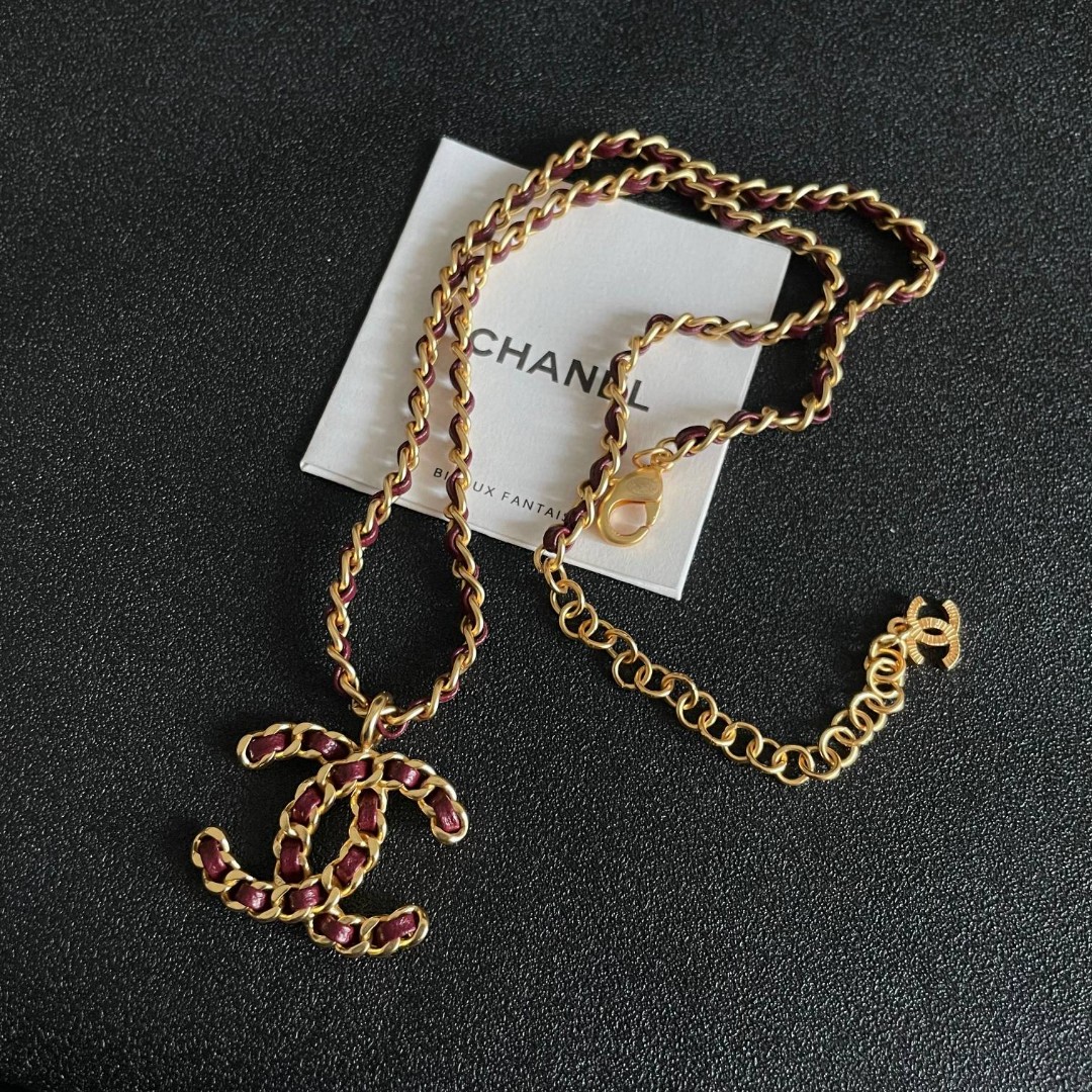  Chanel香奈儿 中古 项链👀小香家的款式真心无需多介绍😘🎶每一款都超好看，精致大方，非常显气质。