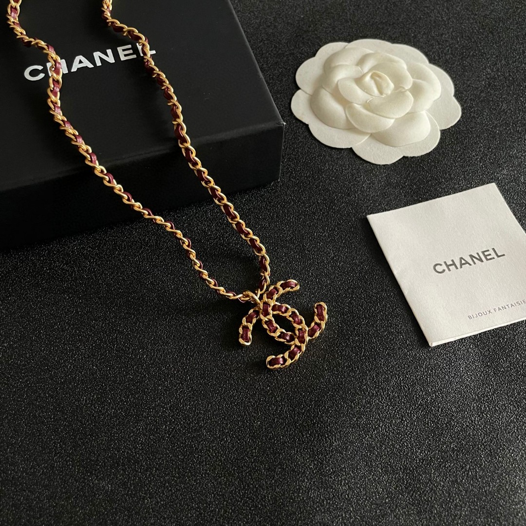  Chanel香奈儿 中古 项链👀小香家的款式真心无需多介绍😘🎶每一款都超好看，精致大方，非常显气质。