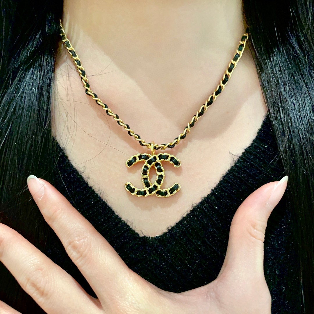  Chanel香奈儿 中古 项链👀小香家的款式真心无需多介绍😘🎶每一款都超好看，精致大方，非常显气质。