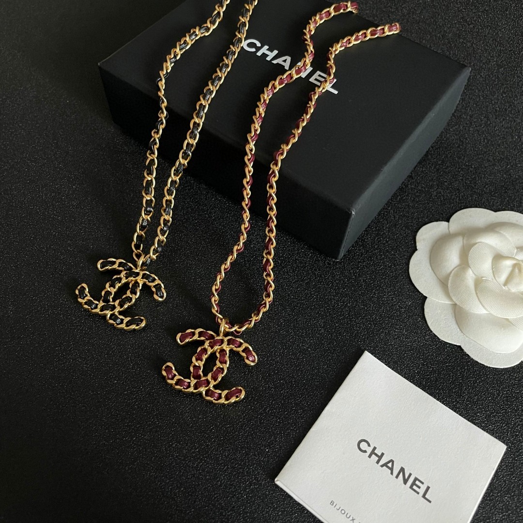  Chanel香奈儿 中古 项链👀小香家的款式真心无需多介绍😘🎶每一款都超好看，精致大方，非常显气质。