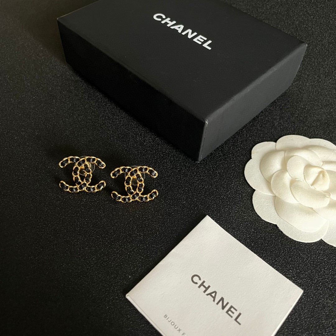  Chanel香奈儿 中古 耳钉👀小香家的款式真心无需多介绍😘🎶每一款都超好看，精致大方，非常显气质。
