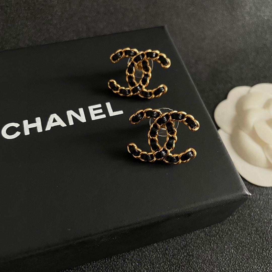  Chanel香奈儿 中古 耳钉👀小香家的款式真心无需多介绍😘🎶每一款都超好看，精致大方，非常显气质。
