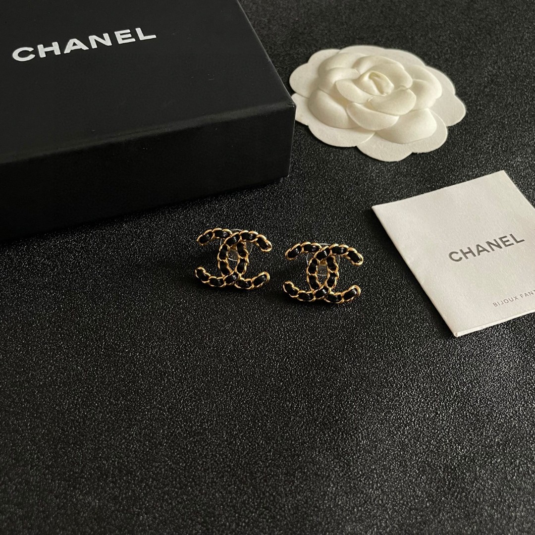  Chanel香奈儿 中古 耳钉👀小香家的款式真心无需多介绍😘🎶每一款都超好看，精致大方，非常显气质。