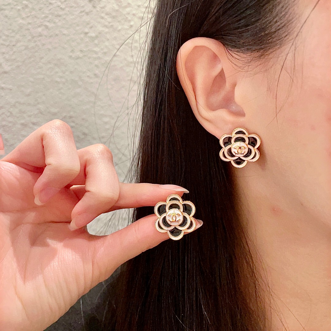  香奈儿✨山茶花双C耳钉