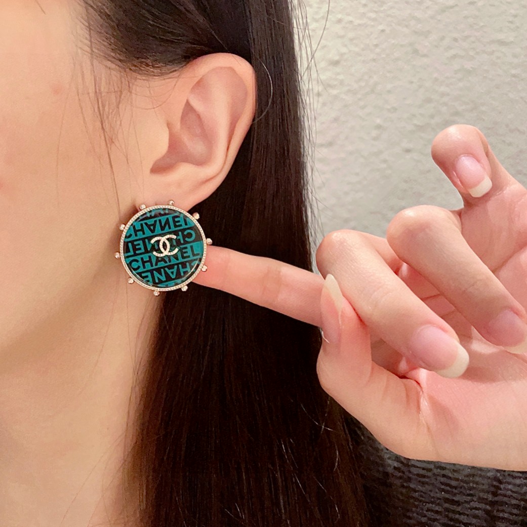  香奈儿✨字母双C耳钉