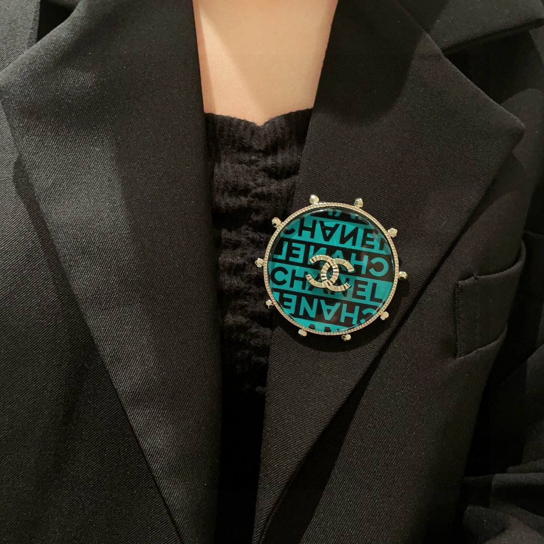  香奈儿✨字母双C胸针