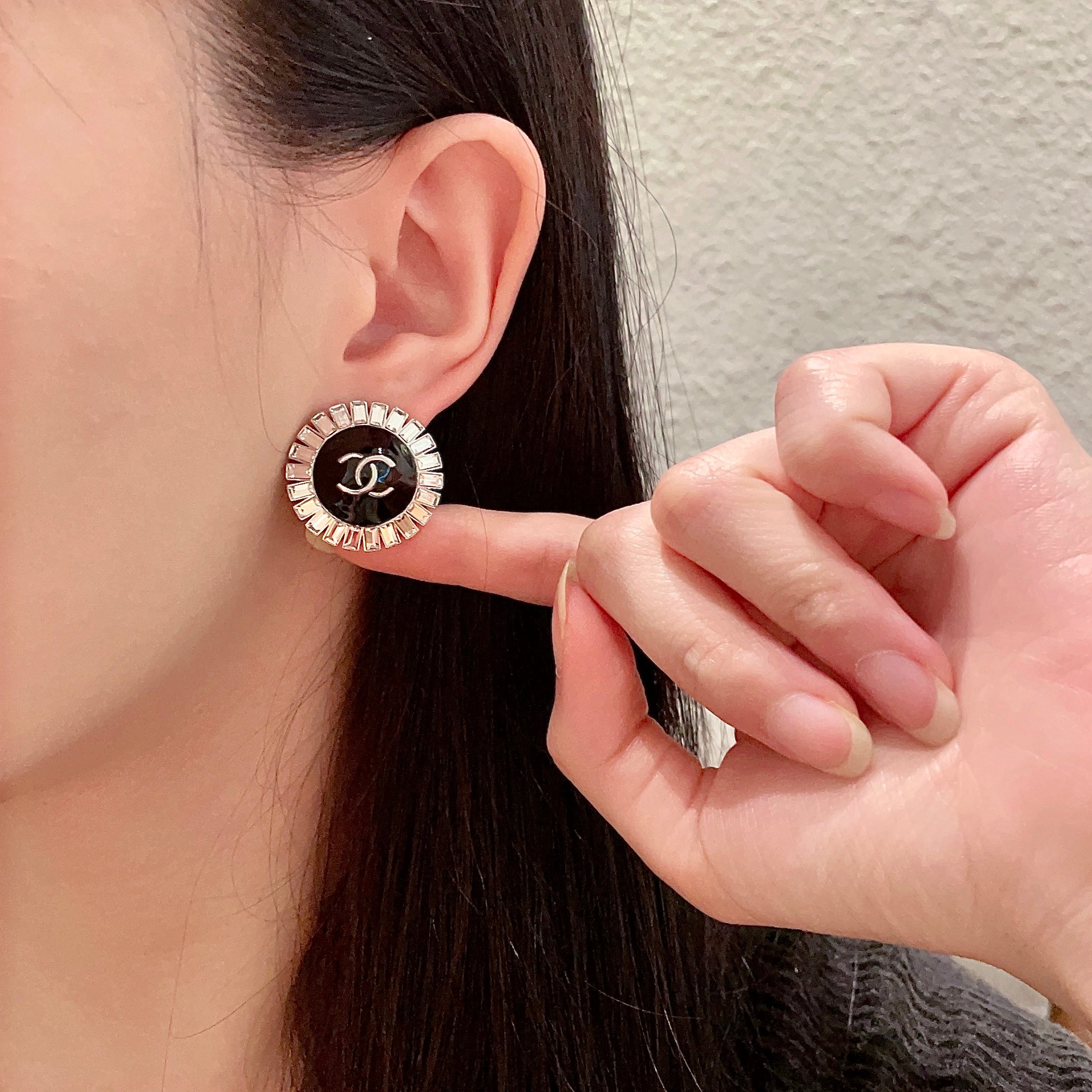  香奈儿✨双C镶钻耳钉