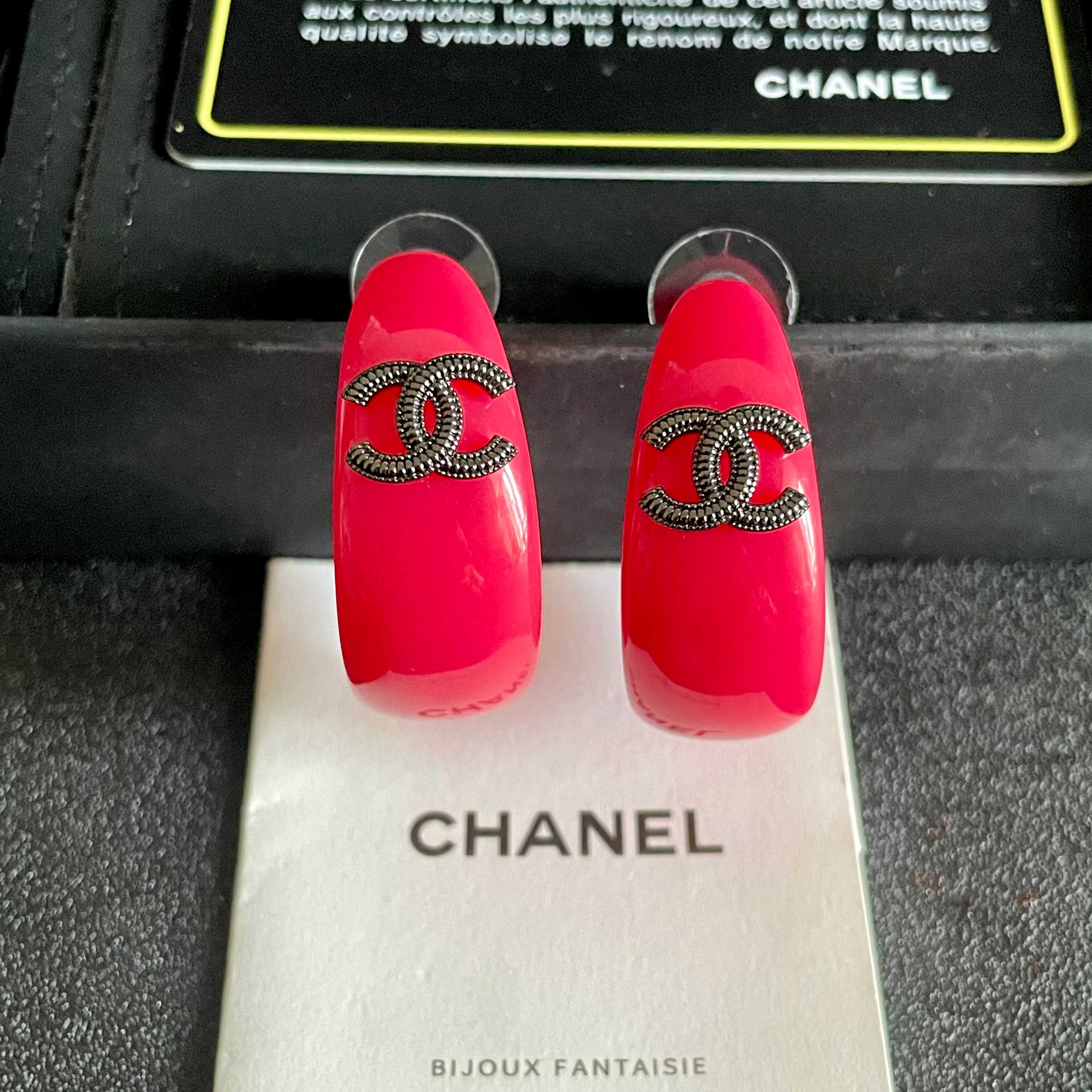  Chanel香奈儿 中古 耳钉👀小香家的款式真心无需多介绍😘🎶每一款都超好看，精致大方，非常显气质。