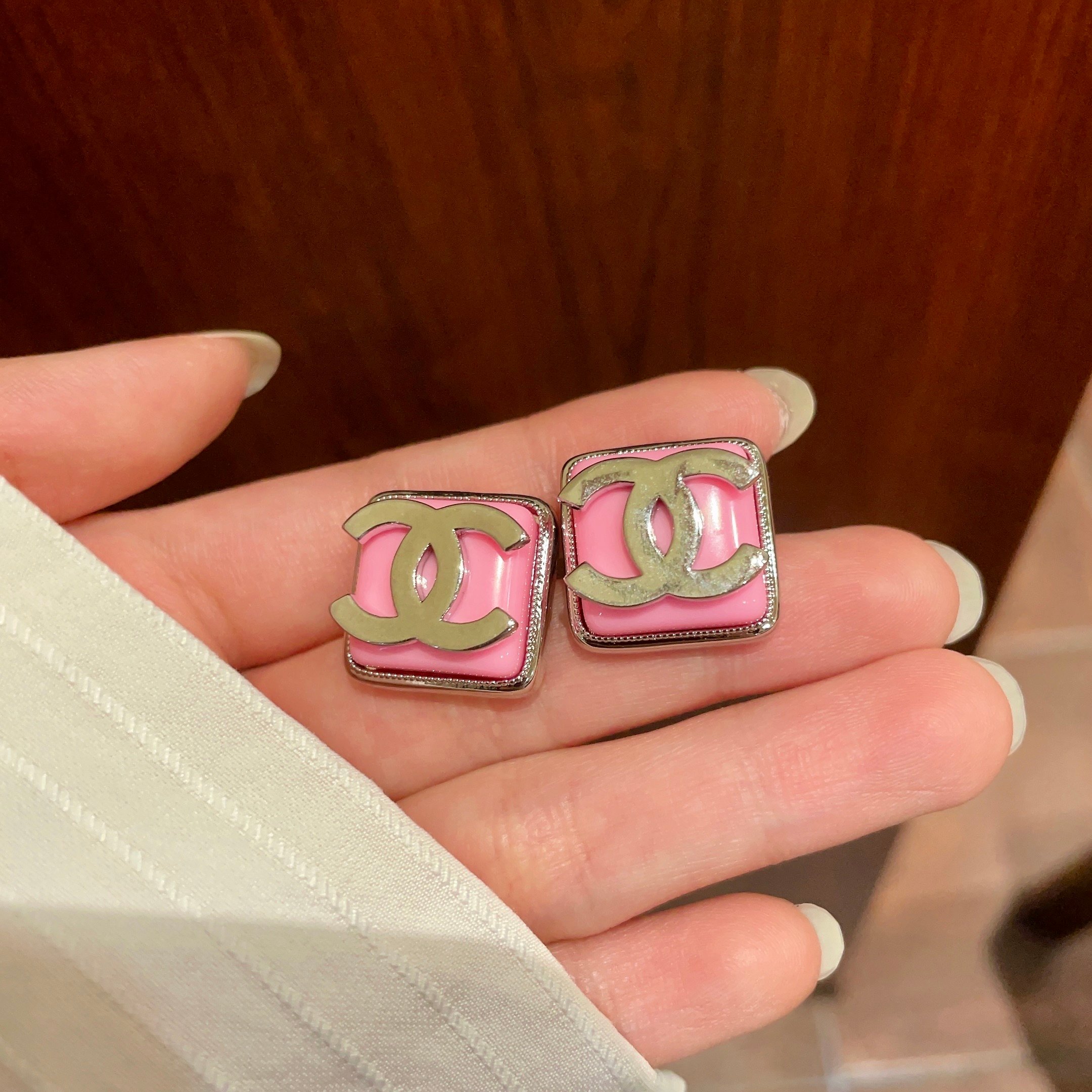 P95 香奈儿✨方形双C耳钉