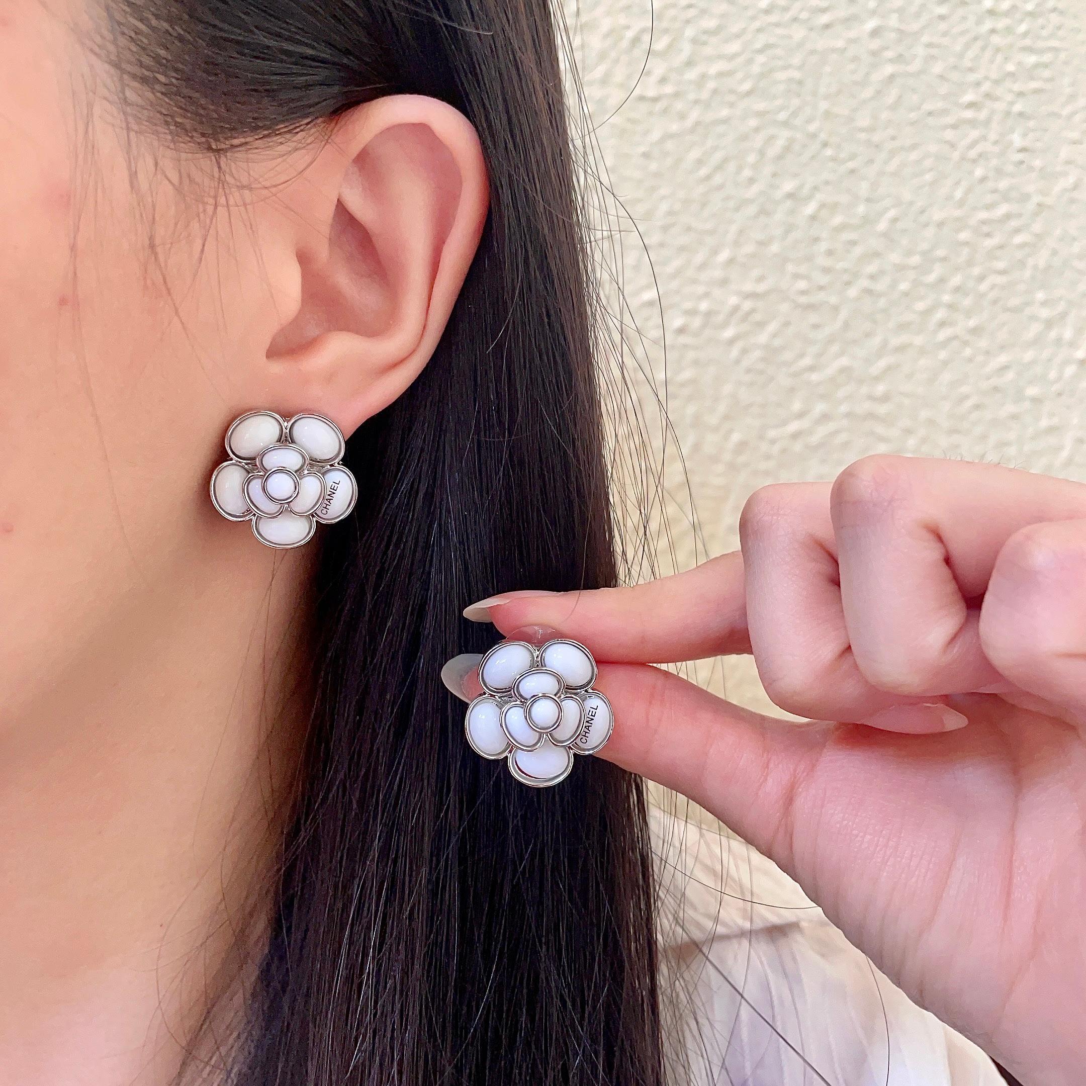 香奈儿✨山茶花🌸字母双C耳钉