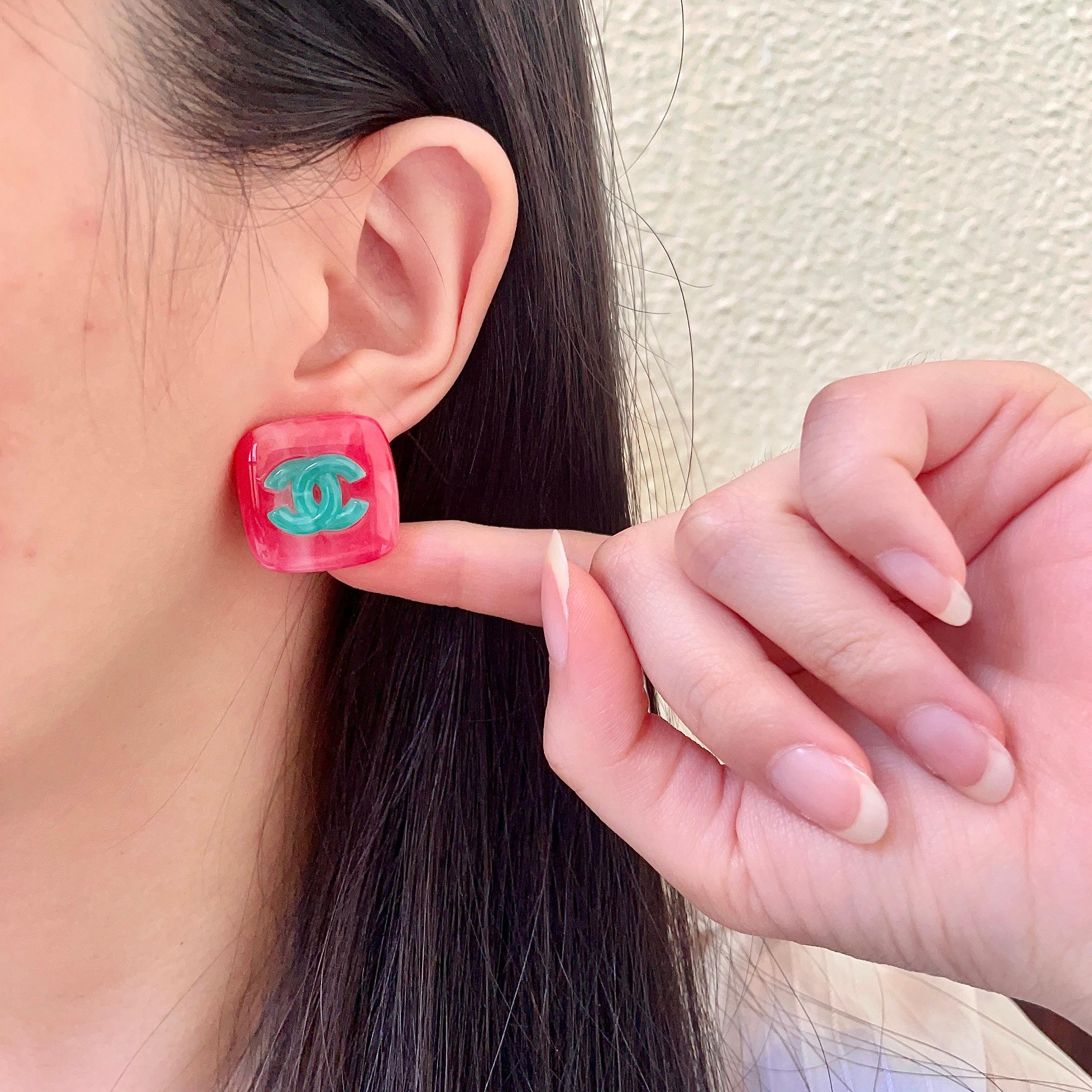 香奈儿✨糖果色双C耳钉