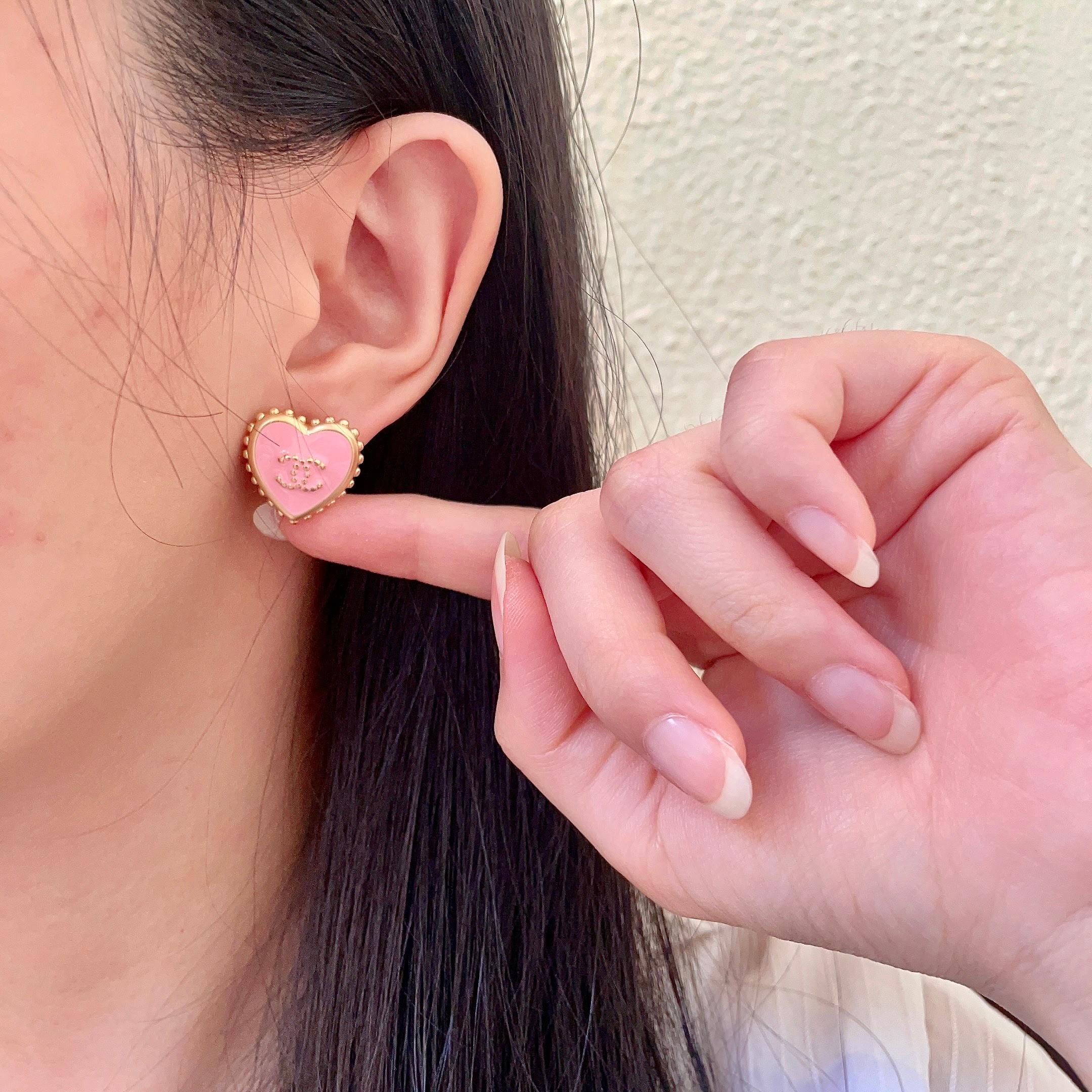 香奈儿✨爱心❤️双C耳钉