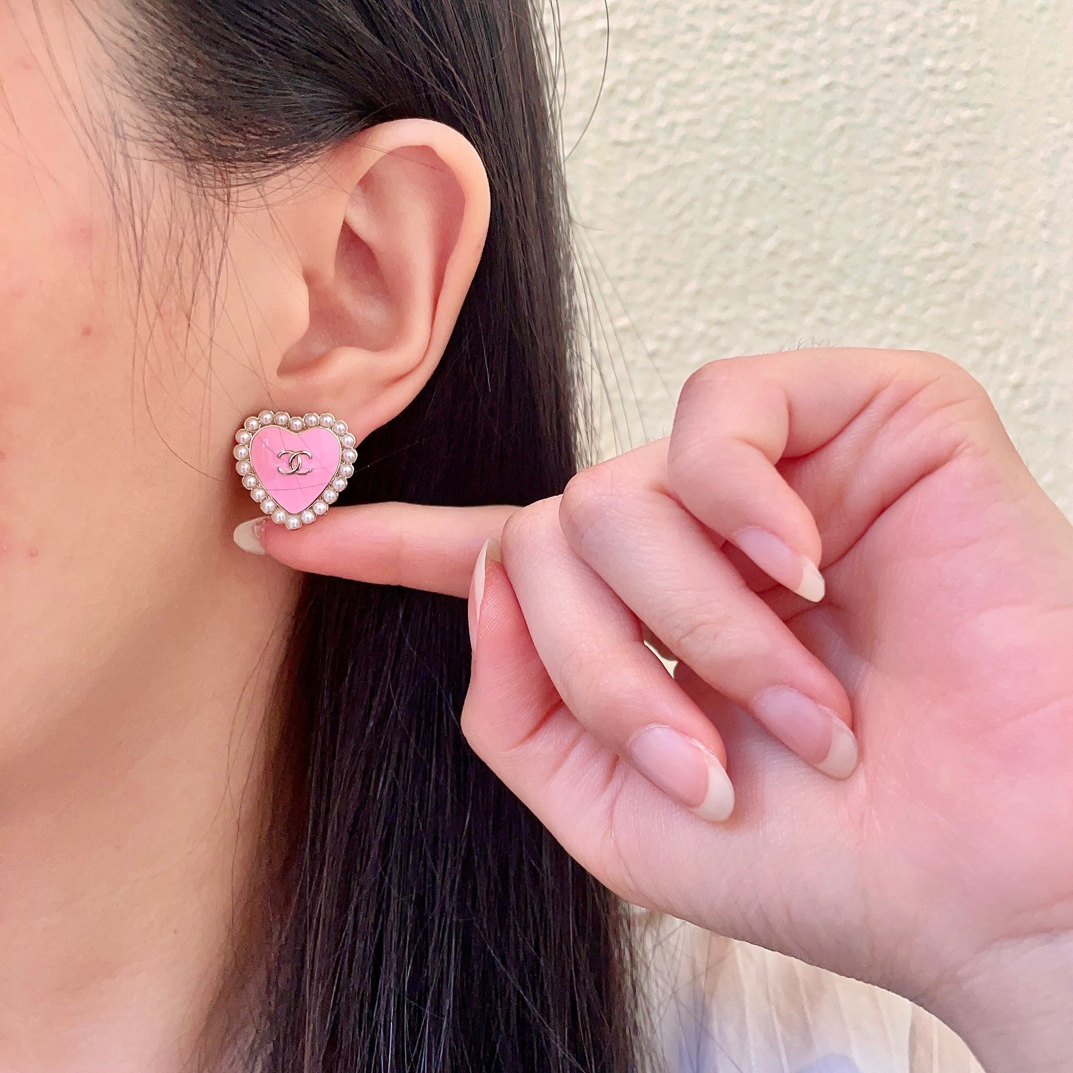 香奈儿✨珍珠爱心❤️双C耳钉