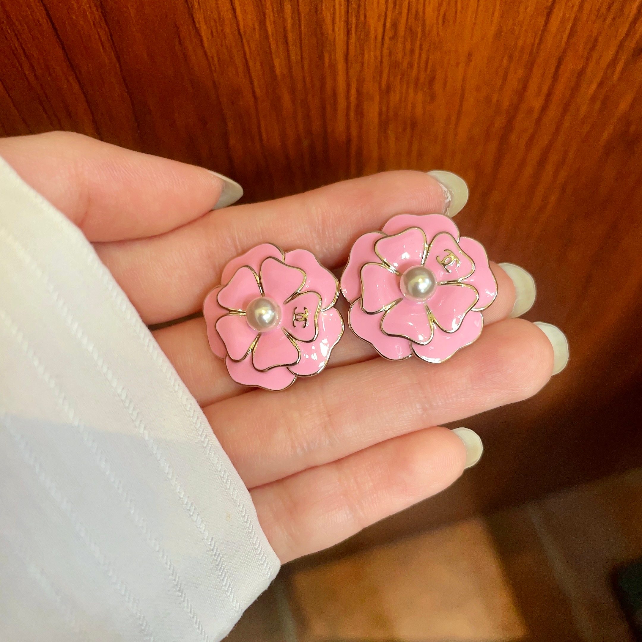 香奈儿❤️山茶花🌸双C耳钉