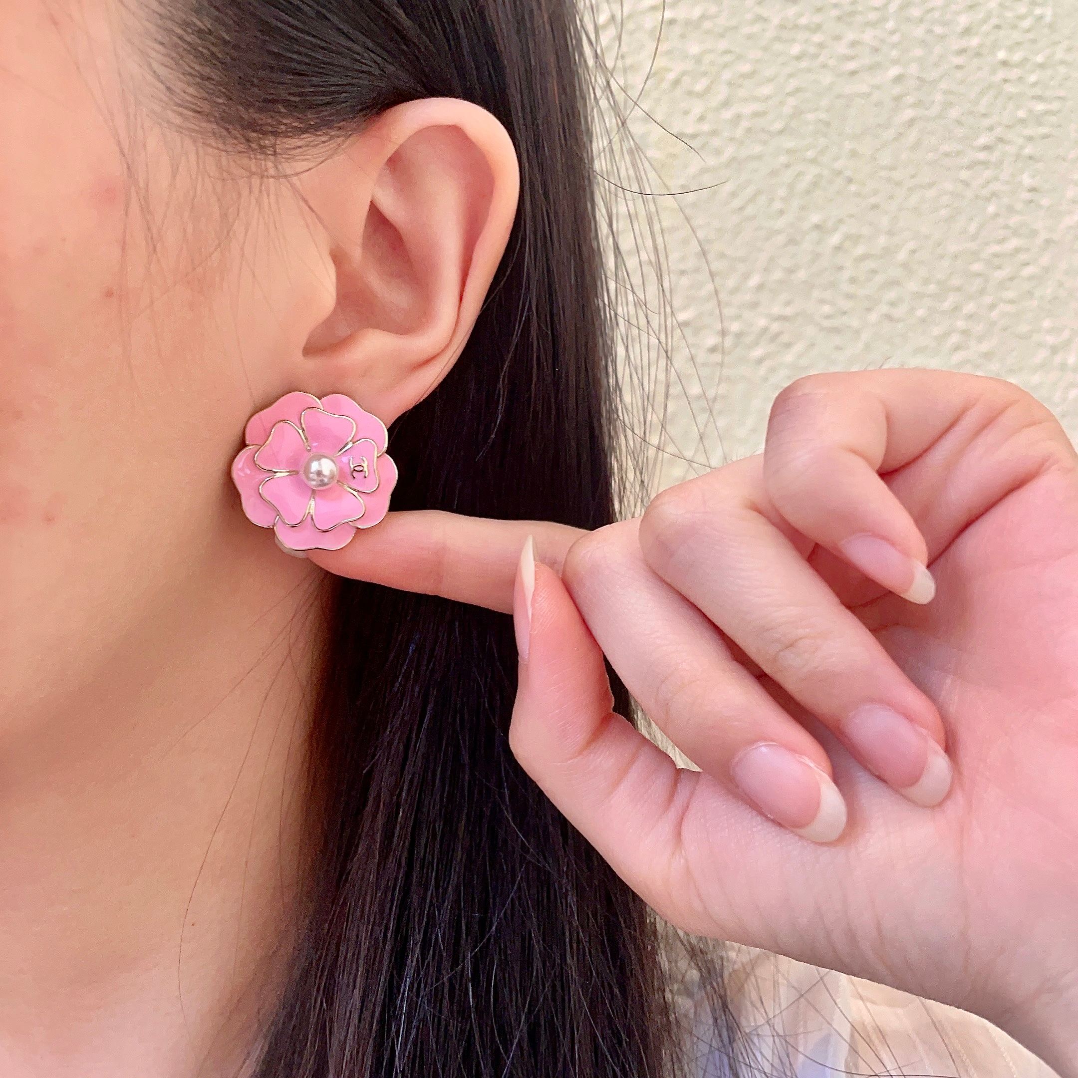 香奈儿❤️山茶花🌸双C耳钉