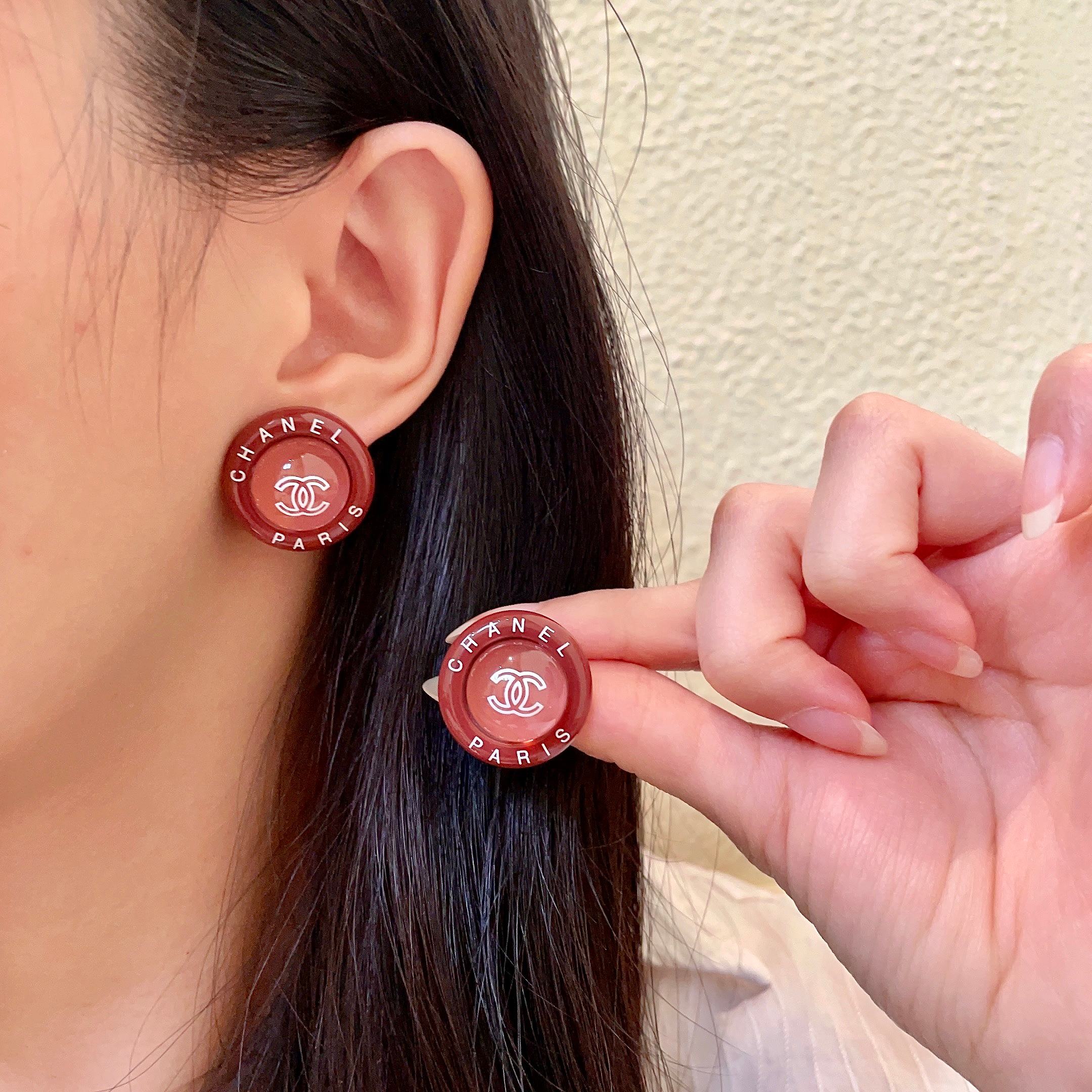 香奈儿✨圆形字母双C耳钉