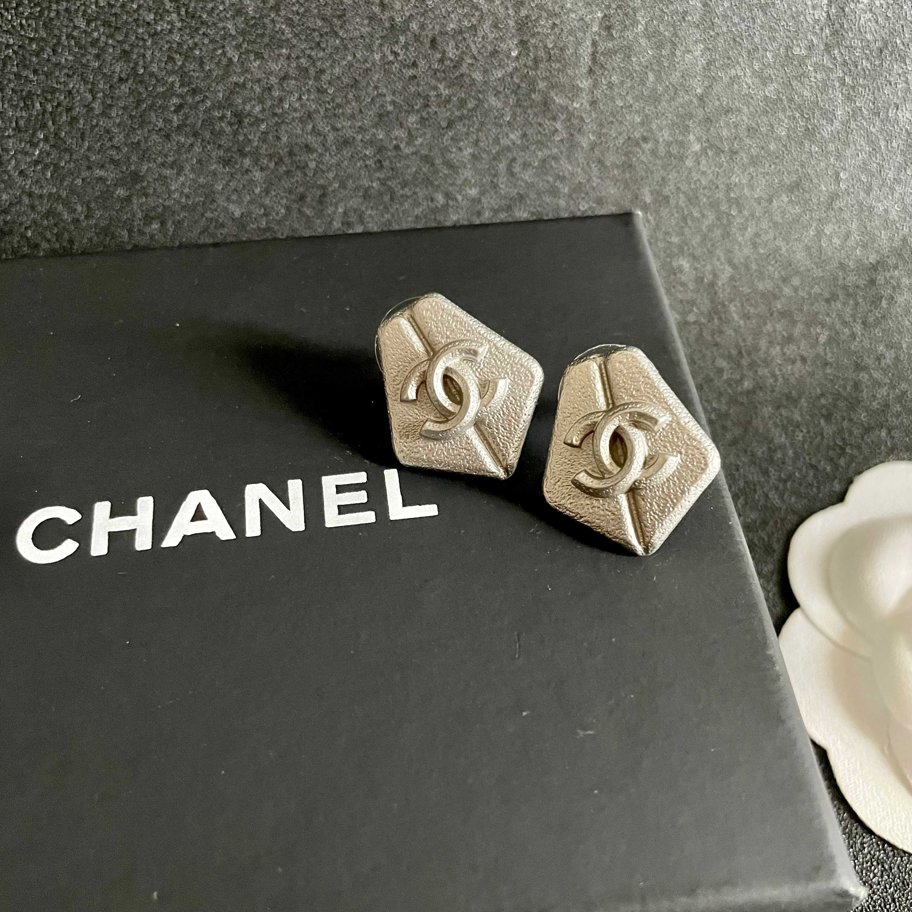 香奈儿✨经典双C耳钉