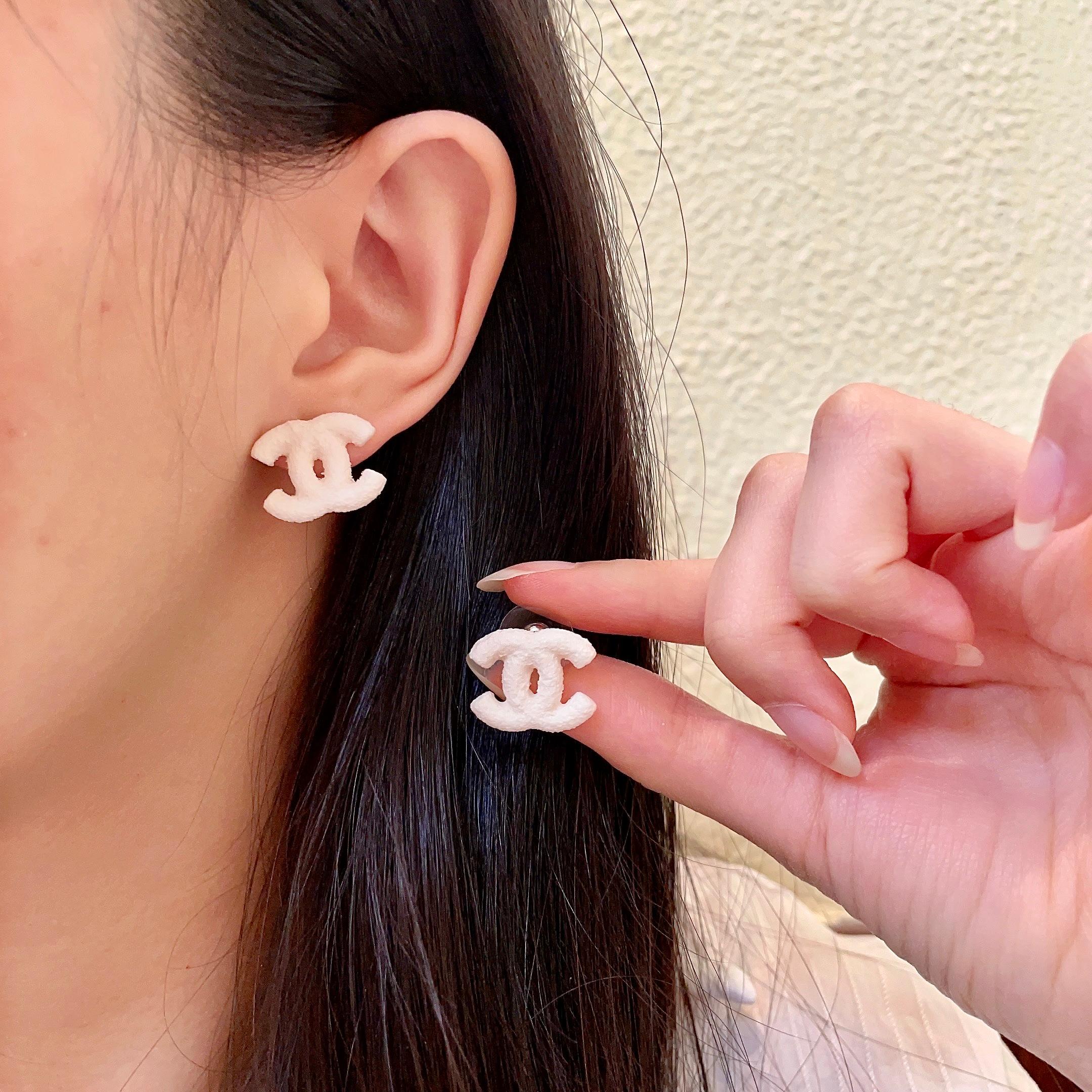 香奈儿✨雪糕纹双C耳钉