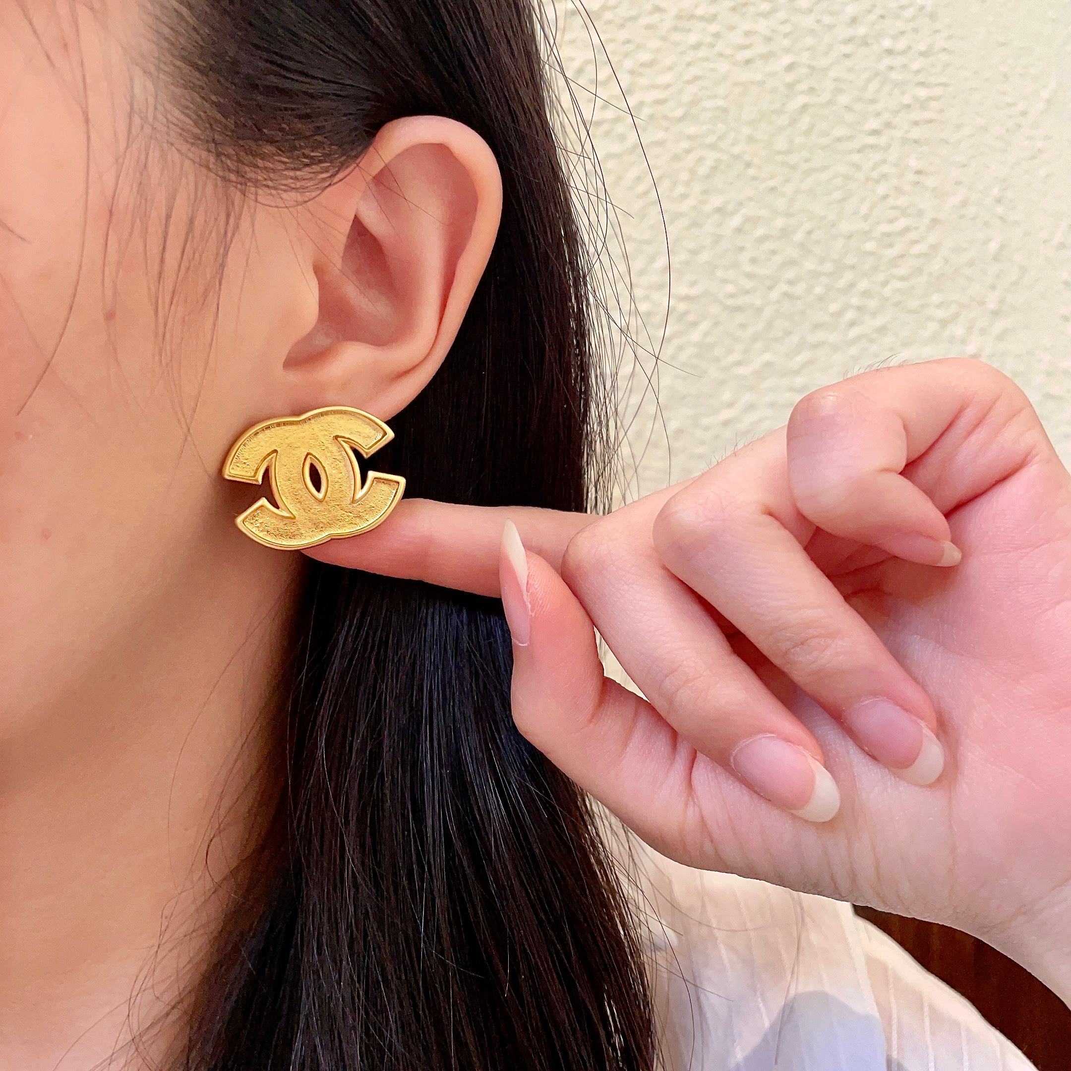 香奈儿✨经典双C耳钉