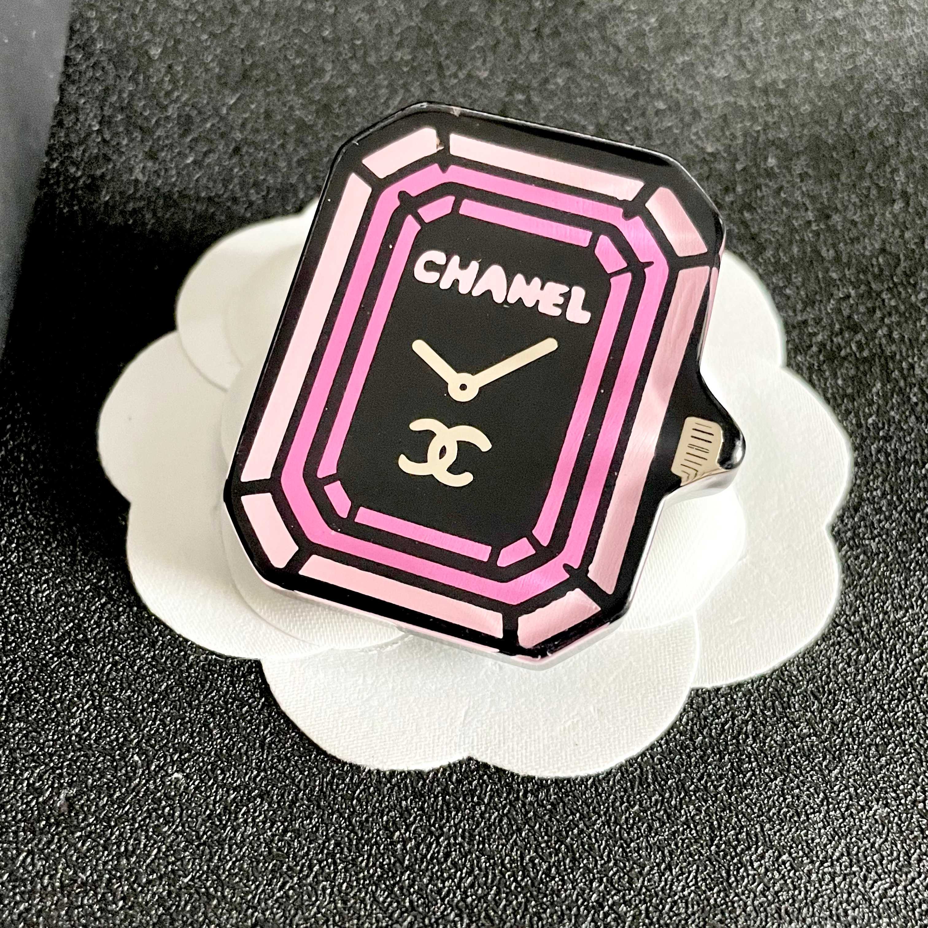 香奈儿✨手表字母双C胸针