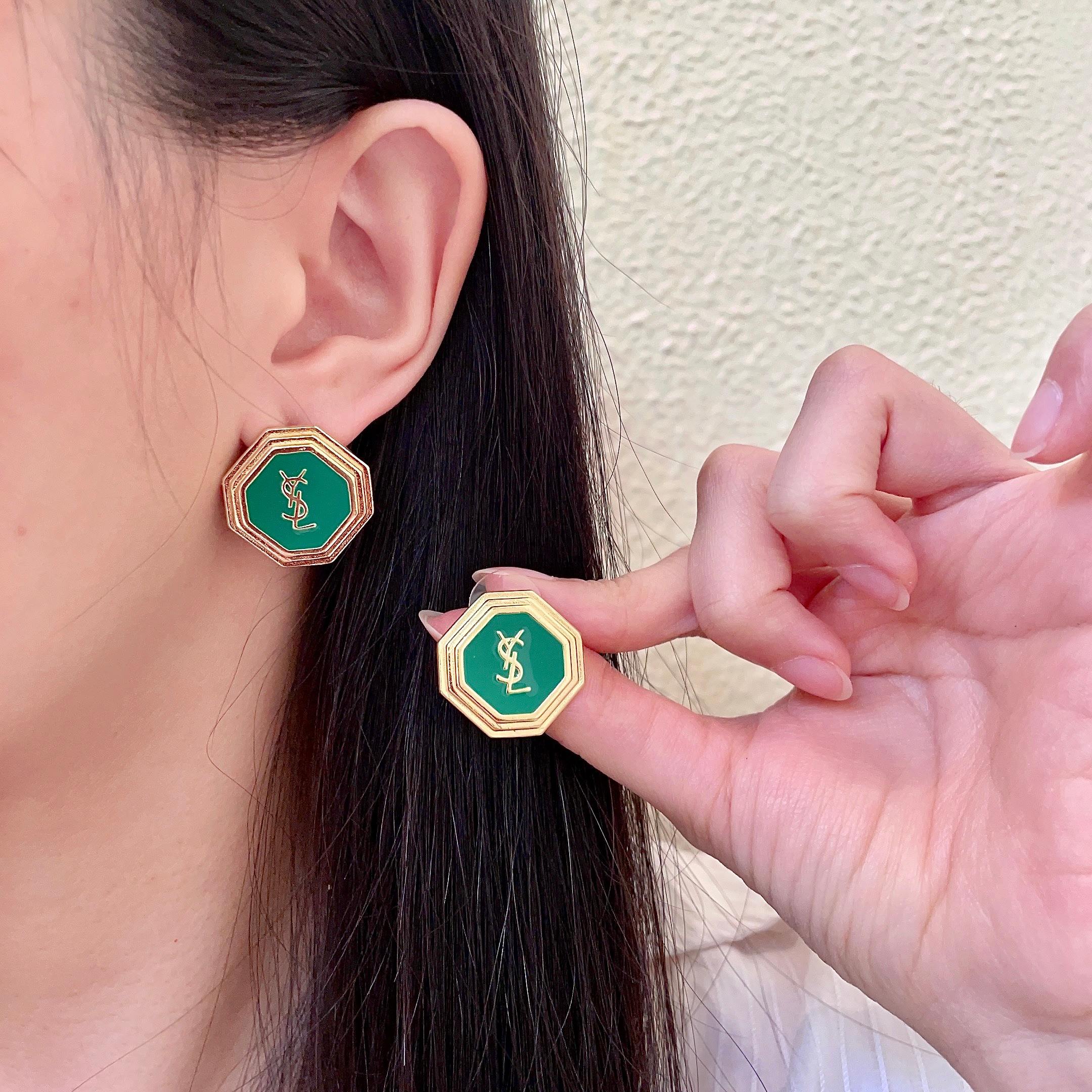 Серьги гвоздики