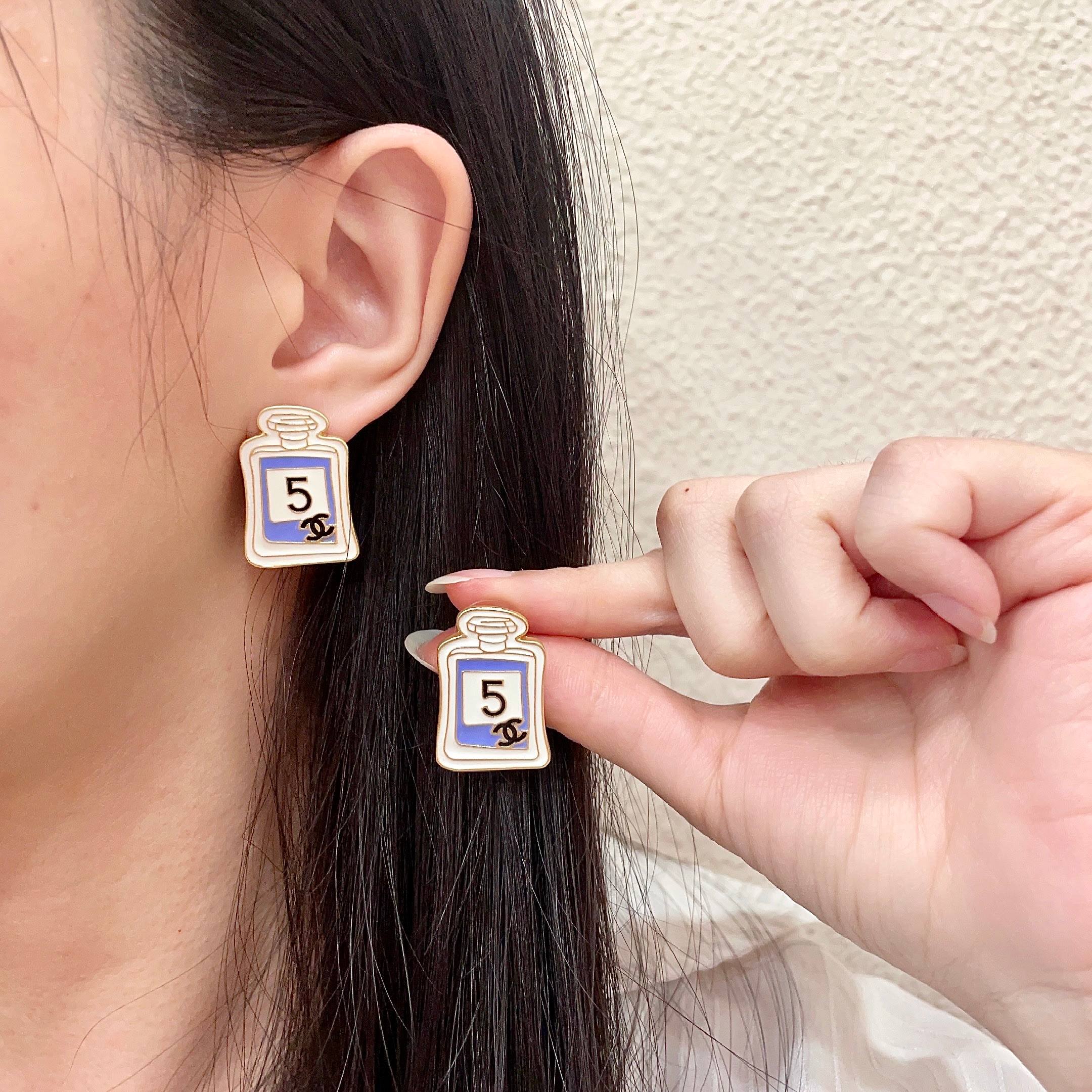 香奈儿✨经典5号香水瓶♒双C耳钉