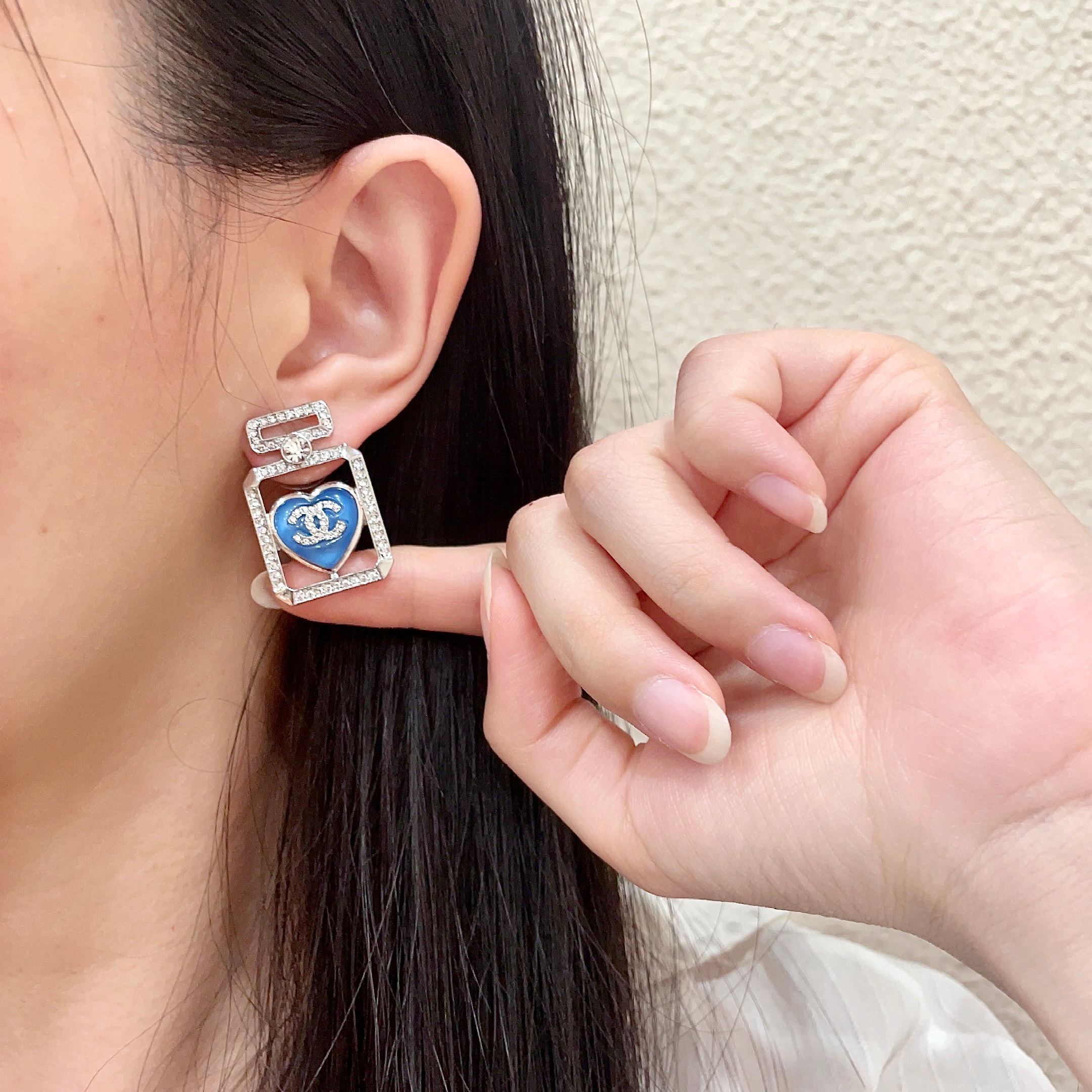 香奈儿✨爱心❤️双C耳钉