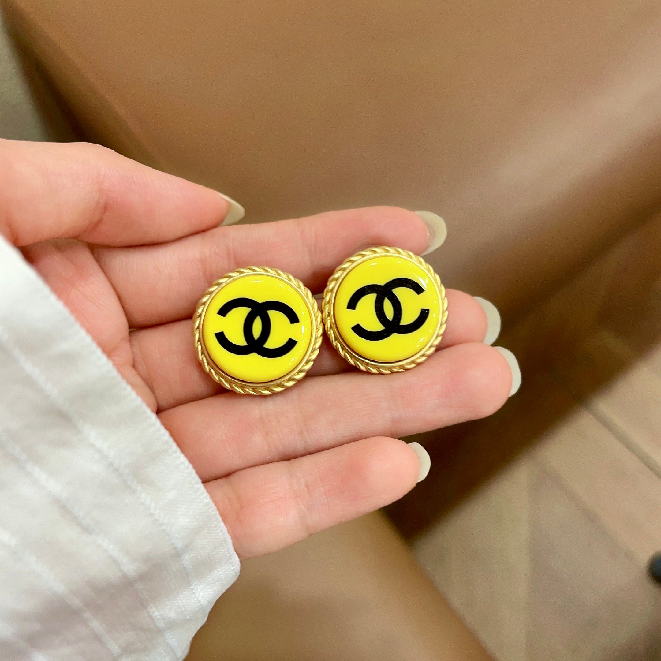 香奈儿✨双C字母耳钉