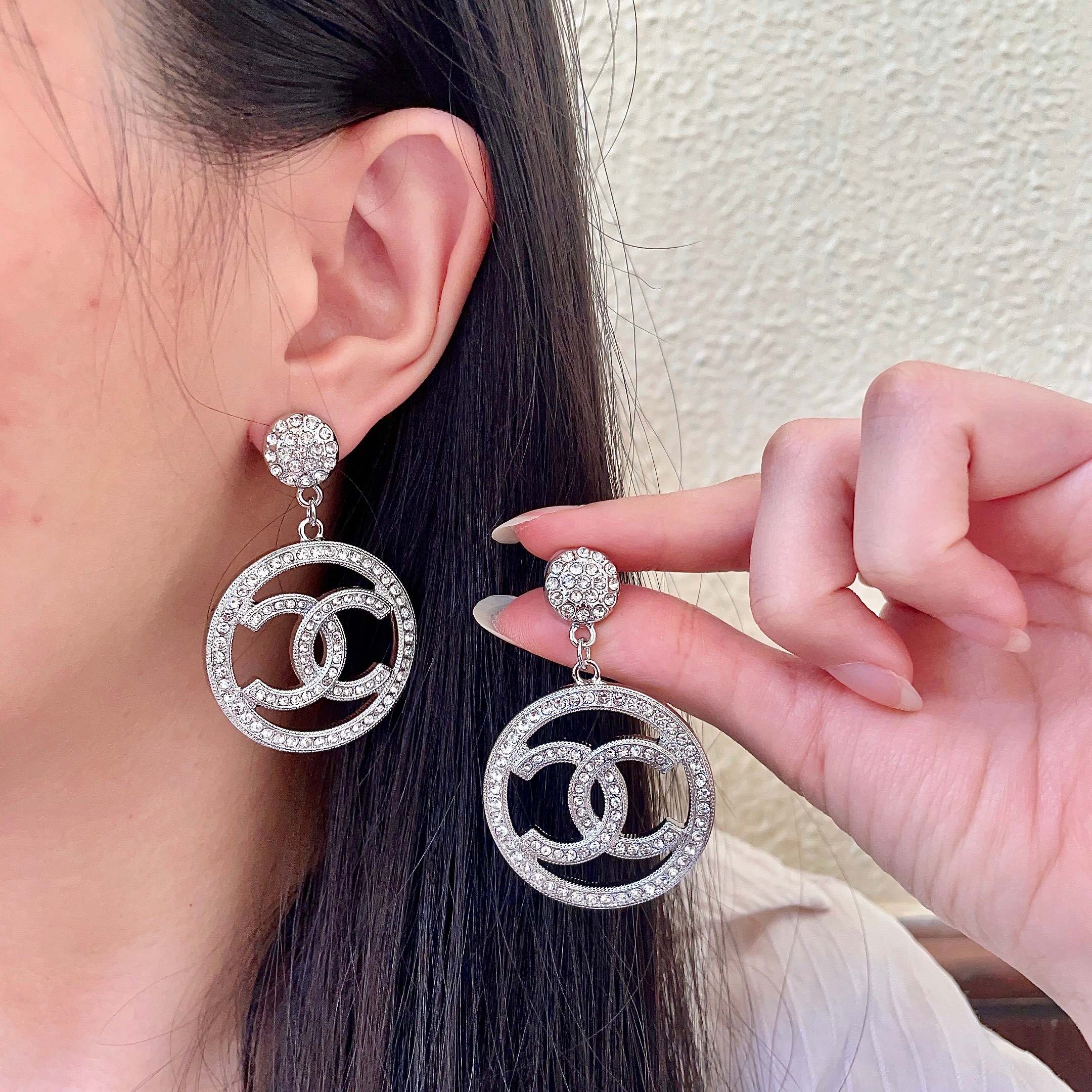 Chanel✨Pendientes de doble C con diamantes