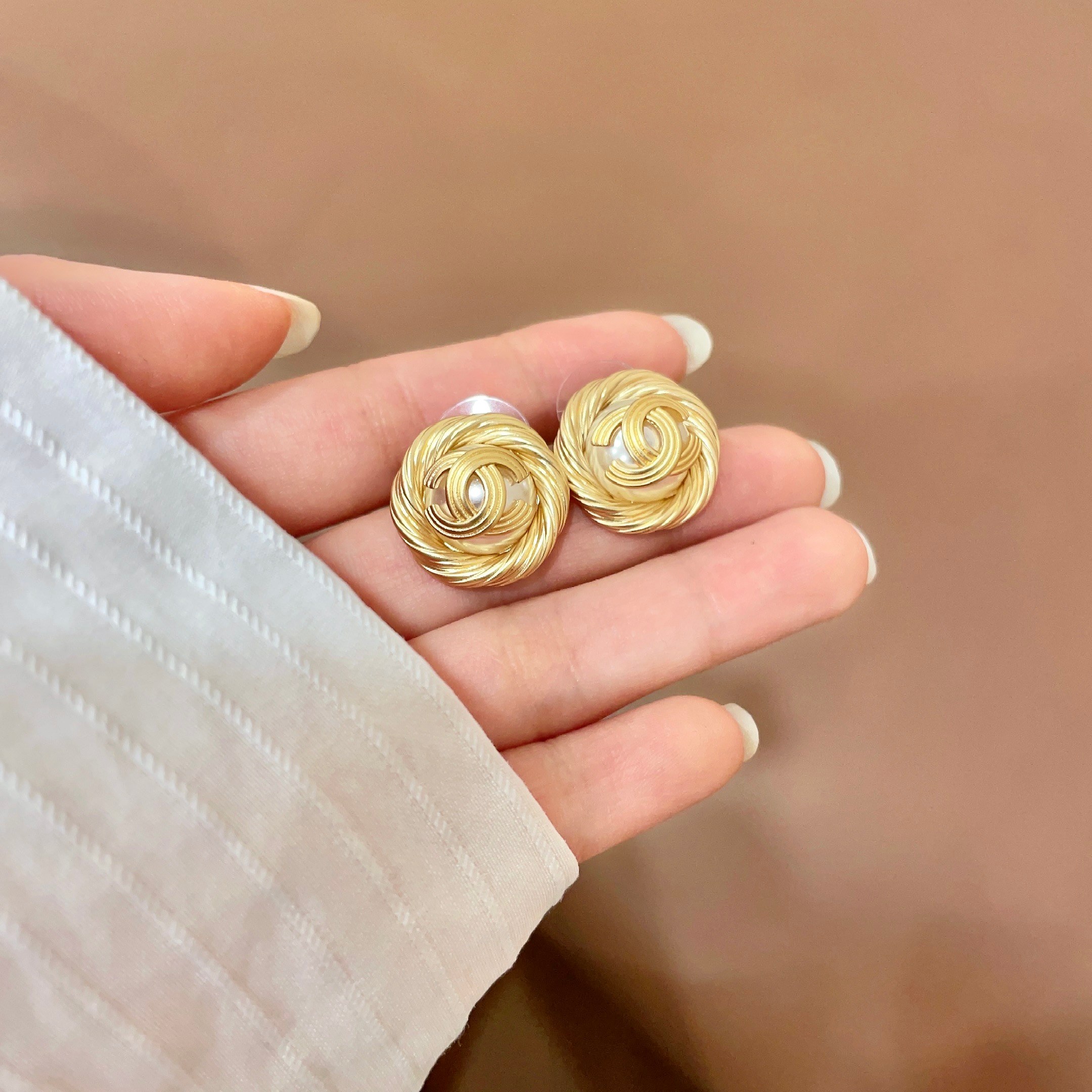 香奈儿✨双C耳钉