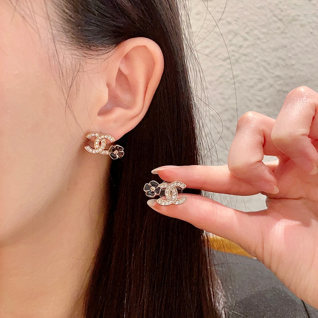 香奈儿✨山茶花🌸双C耳钉