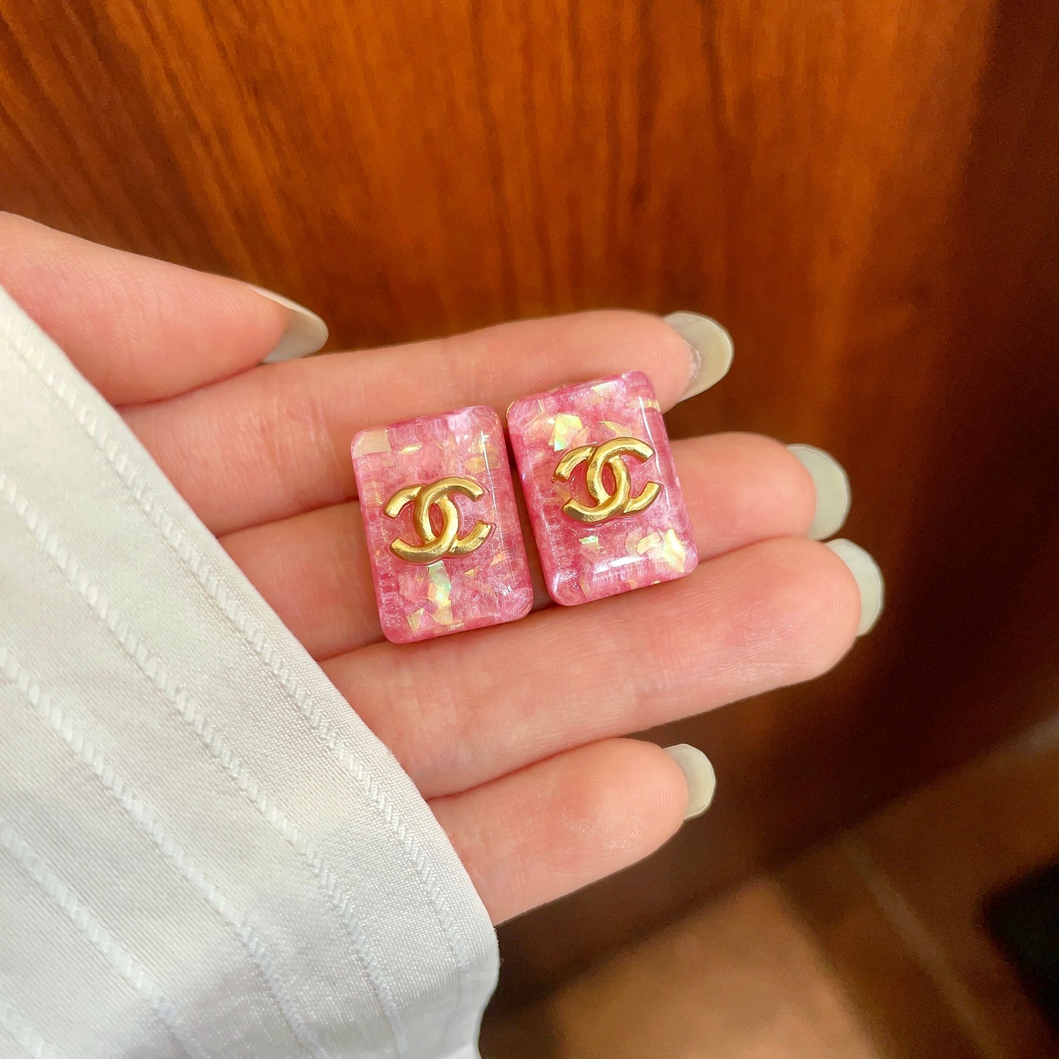 香奈儿✨糖果色双C耳钉